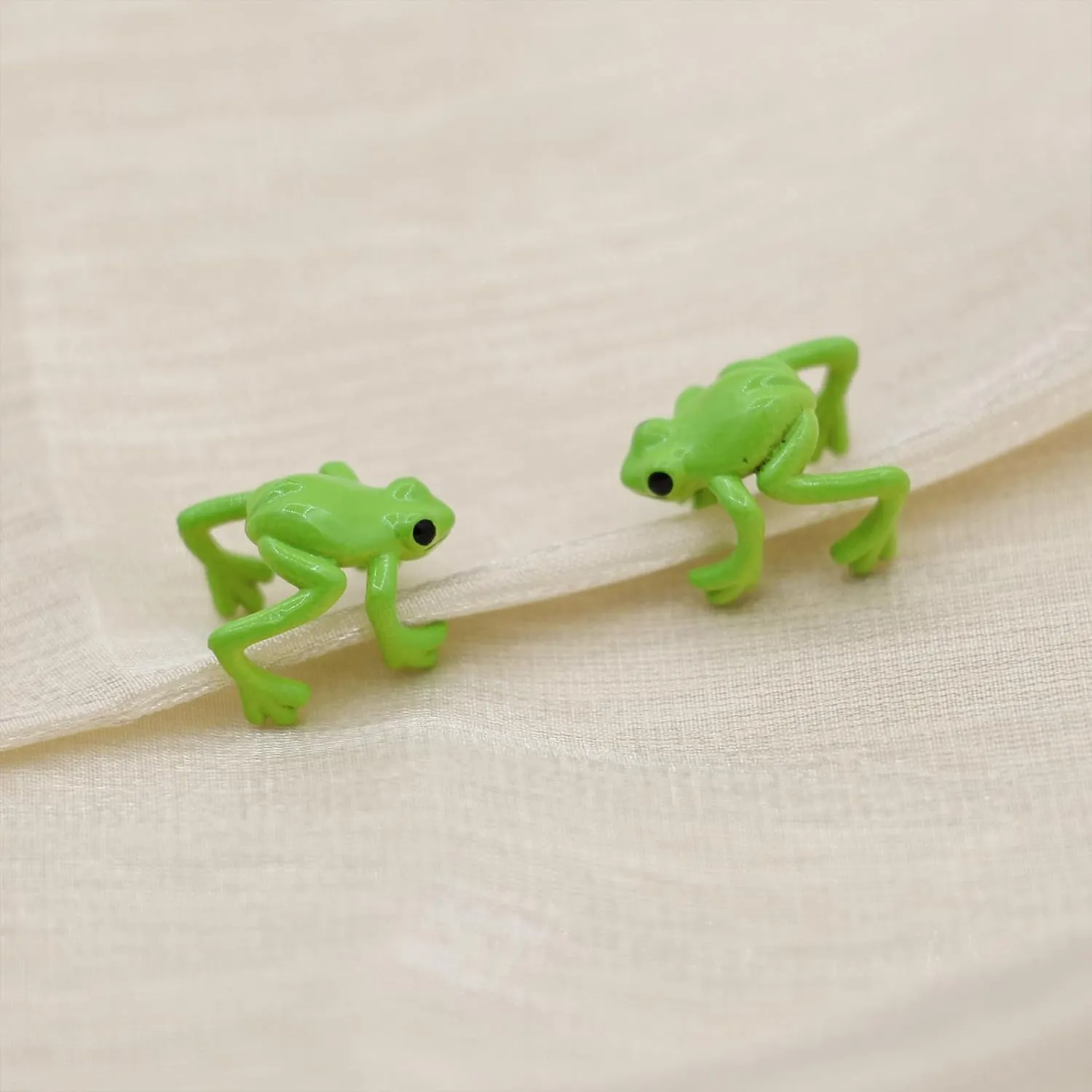 Frog Earrings for Women Trendy Green Frog Ear Cuffs Non Pierced 3D Animal Earrings Cool Fun Frogs Jewelry Gifts