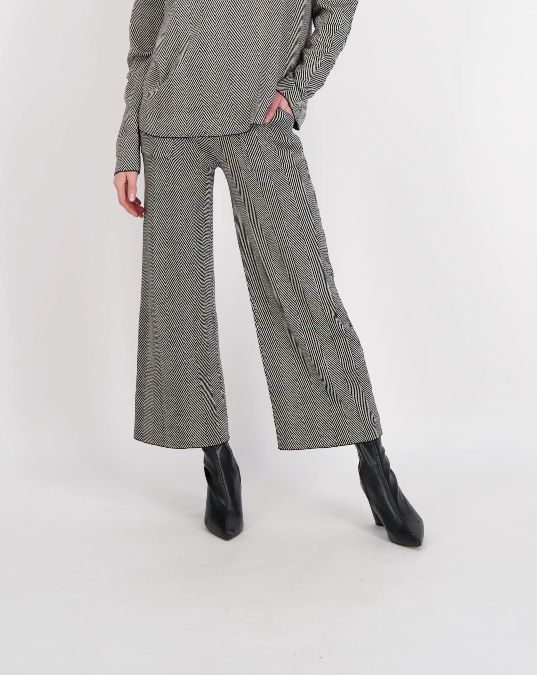 Wide Leg Herringbone Knit Pant